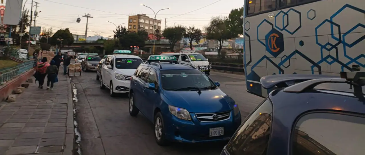 Paro de transportistas es parcial, tiene su epicentro en Santa Cruz y Sucre.